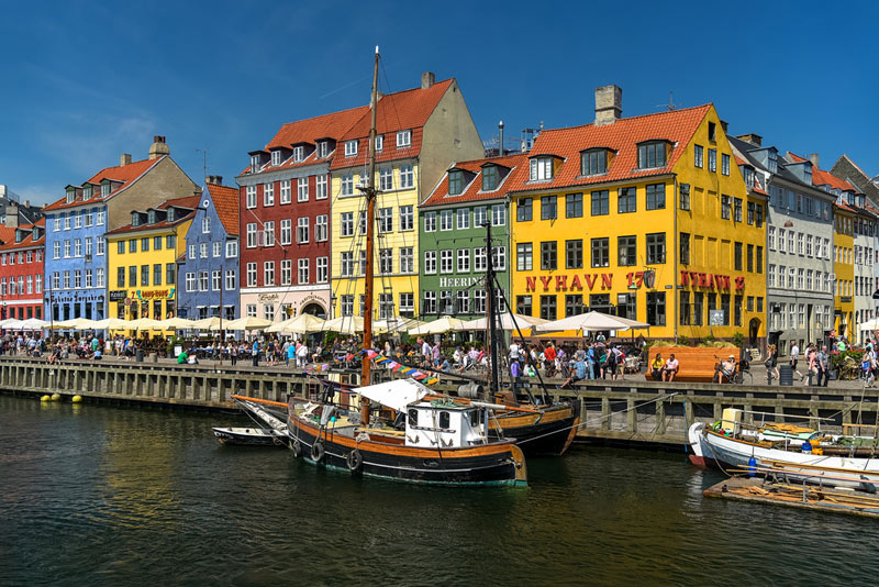 La animada y colorida calle Nyhavn es una de las mÃ¡s clÃ¡sicas y fotografiadas de la ciudad
