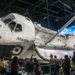 El transbordador espacial Atlantis se puede encontrar en el Centro Espacial Kennedy
