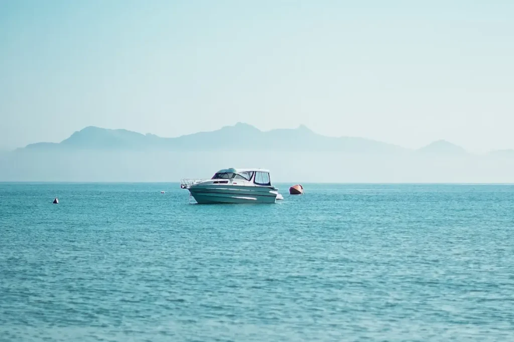 Qué puedes visitar si alquilas un barco en Ibiza o Menorca