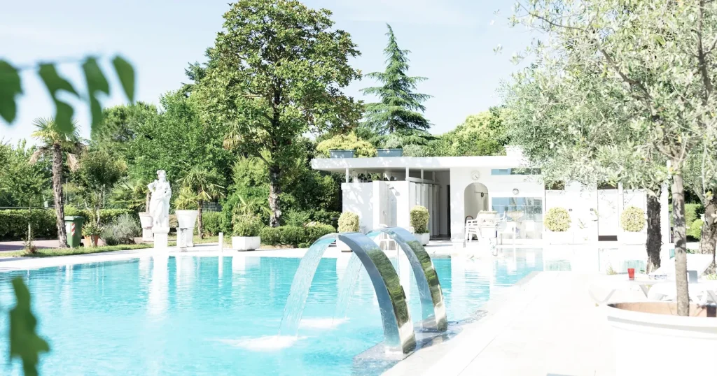 Hotel con piscina en España