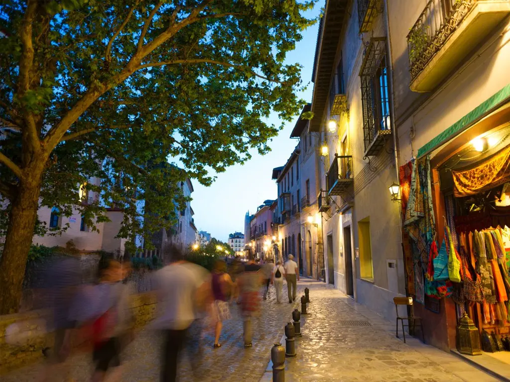 vibrantes barrios de Granada